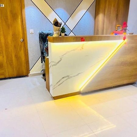 Oyo Florence Hotel 苏拉特 外观 照片