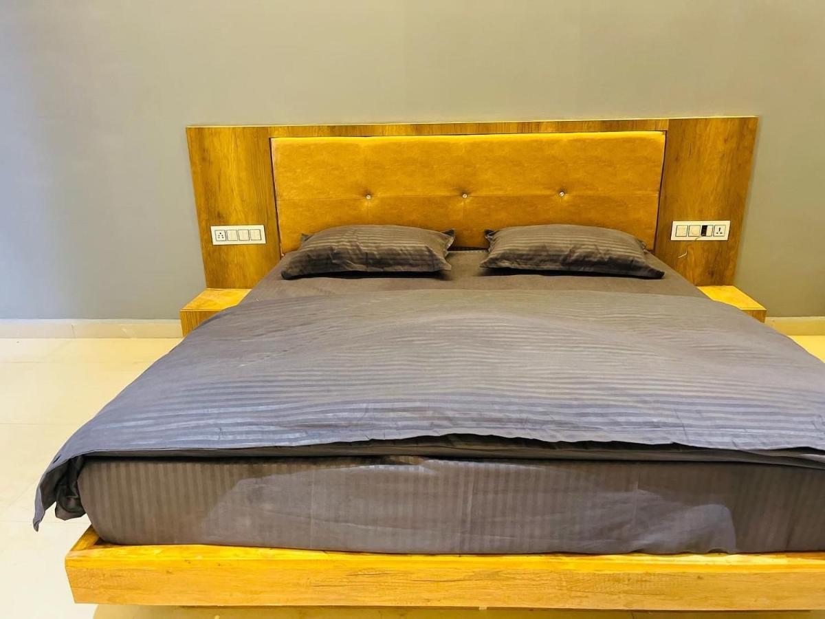 Oyo Florence Hotel 苏拉特 外观 照片