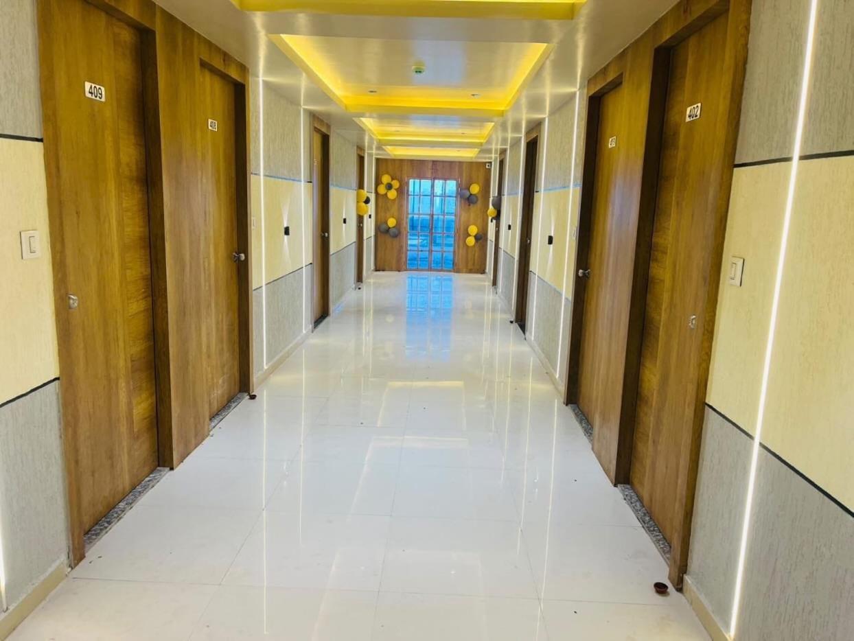 Oyo Florence Hotel 苏拉特 外观 照片