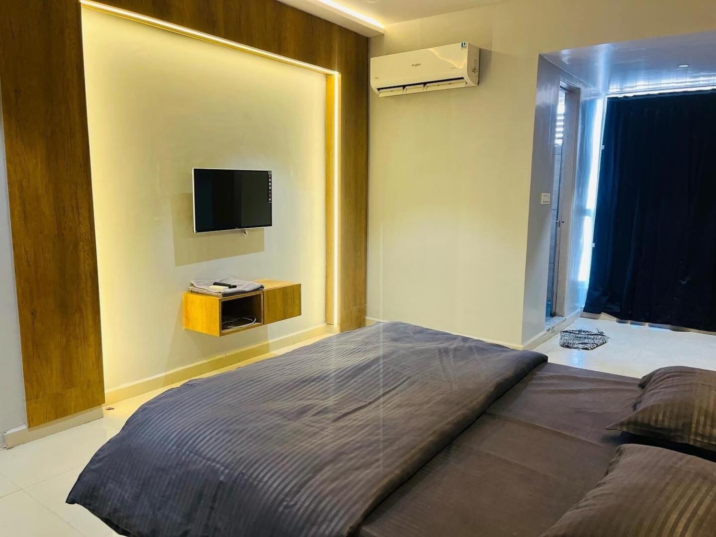 Oyo Florence Hotel 苏拉特 外观 照片